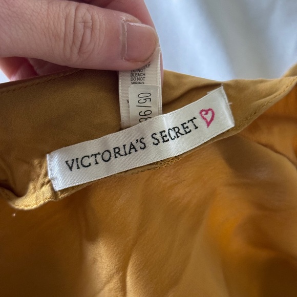 Vintage 90s Victoria’s Secret 100% Silk Camisole Top - Gold Mustard - Picture 7 of 12